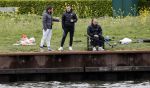 Maarssen 14 april 2020
Wesley Sneijder , zijn broers Rodney en Jeffrey zijn aan het vissen op het Amsterdam Rijn kanaal. Ook een vriend is erbij.
