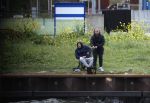 Maarssen 14 april 2020
Wesley Sneijder , zijn broers Rodney en Jeffrey zijn aan het vissen op het Amsterdam Rijn kanaal. Ook een vriend is erbij.