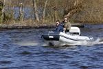 Loosdrecht 4 april 2020
Wesly Bronkhorst aan het varen op de Loosdrechtse plassen met zijn nieuwe vriendin Claudia de Jong.