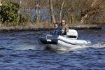 Loosdrecht 4 april 2020
Wesly Bronkhorst aan het varen op de Loosdrechtse plassen met zijn nieuwe vriendin Claudia de Jong.