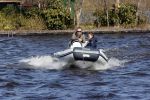 Loosdrecht 4 april 2020
Wesly Bronkhorst aan het varen op de Loosdrechtse plassen met zijn nieuwe vriendin Claudia de Jong.