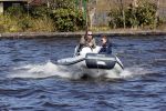 Loosdrecht 4 april 2020
Wesly Bronkhorst aan het varen op de Loosdrechtse plassen met zijn nieuwe vriendin Claudia de Jong.