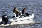 Loosdrecht 4 april 2020
Wesly Bronkhorst aan het varen op de Loosdrechtse plassen met zijn nieuwe vriendin Claudia de Jong.