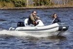 Loosdrecht 4 april 2020
Wesly Bronkhorst aan het varen op de Loosdrechtse plassen met zijn nieuwe vriendin Claudia de Jong.