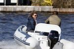 Loosdrecht 4 april 2020
Wesly Bronkhorst aan het varen op de Loosdrechtse plassen met zijn nieuwe vriendin Claudia de Jong.