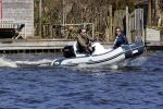 Loosdrecht 4 april 2020
Wesly Bronkhorst aan het varen op de Loosdrechtse plassen met zijn nieuwe vriendin Claudia de Jong.