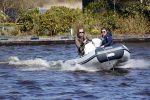 Loosdrecht 4 april 2020
Wesly Bronkhorst aan het varen op de Loosdrechtse plassen met zijn nieuwe vriendin Claudia de Jong.