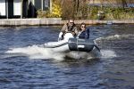 Loosdrecht 4 april 2020
Wesly Bronkhorst aan het varen op de Loosdrechtse plassen met zijn nieuwe vriendin Claudia de Jong.