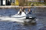 Loosdrecht 4 april 2020
Wesly Bronkhorst aan het varen op de Loosdrechtse plassen met zijn nieuwe vriendin Claudia de Jong.