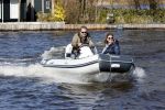 Loosdrecht 4 april 2020
Wesly Bronkhorst aan het varen op de Loosdrechtse plassen met zijn nieuwe vriendin Claudia de Jong.