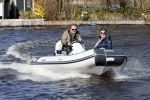 Loosdrecht 4 april 2020
Wesly Bronkhorst aan het varen op de Loosdrechtse plassen met zijn nieuwe vriendin Claudia de Jong.