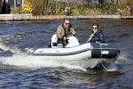 Loosdrecht 4 april 2020
Wesly Bronkhorst aan het varen op de Loosdrechtse plassen met zijn nieuwe vriendin Claudia de Jong.