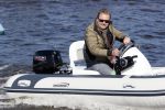 Loosdrecht 4 april 2020
Wesly Bronkhorst aan het varen op de Loosdrechtse plassen met zijn nieuwe vriendin Claudia de Jong.