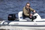 Loosdrecht 4 april 2020
Wesly Bronkhorst aan het varen op de Loosdrechtse plassen met zijn nieuwe vriendin Claudia de Jong.