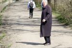 Eemnes Blaricum 7 april 2020
Willibrord Frequin wandelt bijna elke dag 15 km om fit te blijven tijdens deze vreemde corona tijd.