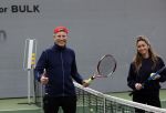 Cruqius 1 april 2020
Diederik v Maren tennist 24 uur voor het ouderenfonds. Diederik tennist oa tegen Zangeres Do Zangeres Dominique v Hulst
