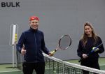 Cruqius 1 april 2020
Diederik v Maren tennist 24 uur voor het ouderenfonds. Diederik tennist oa tegen Zangeres Do Zangeres Dominique v Hulst