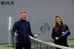Cruqius 1 april 2020
Diederik v Maren tennist 24 uur voor het ouderenfonds. Diederik tennist oa tegen Zangeres Do Zangeres Dominique v Hulst