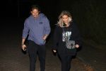 Bergschenhoek 13 maart 2021
Andre Hazes en Sarah v Soelen lopen buiten op straat.