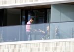 Amsterdam 25 maart 2021
Bilal Wahib rookt sigaret op zijn balkon van zijn appartement