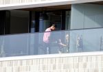 Amsterdam 25 maart 2021
Bilal Wahib rookt sigaret op zijn balkon van zijn appartement