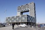 Amsterdam 25 maart 2021
Bilal Wahib rookt sigaret op zijn balkon van zijn appartement