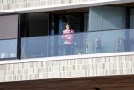 Amsterdam 25 maart 2021
Bilal Wahib rookt sigaret op zijn balkon van zijn appartement