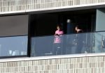 Amsterdam 25 maart 2021
Bilal Wahib rookt sigaret op zijn balkon van zijn appartement
