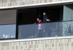 Amsterdam 25 maart 2021
Bilal Wahib rookt sigaret op zijn balkon van zijn appartement
