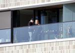 Amsterdam 25 maart 2021
Bilal Wahib rookt sigaret op zijn balkon van zijn appartement