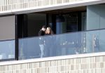 Amsterdam 25 maart 2021
Bilal Wahib rookt sigaret op zijn balkon van zijn appartement