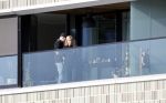 Amsterdam 25 maart 2021
Bilal Wahib rookt sigaret op zijn balkon van zijn appartement