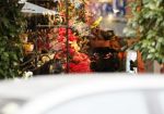 Amsterdam 18 maart 2021
Caroline Tensen koopt bloemen in Amsterdam zuid