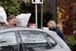 Amsterdam 18 maart 2021
Caroline Tensen koopt bloemen in Amsterdam zuid