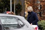 Amsterdam 18 maart 2021
Caroline Tensen koopt bloemen in Amsterdam zuid