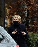 Amsterdam 18 maart 2021
Caroline Tensen koopt bloemen in Amsterdam zuid