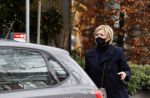 Amsterdam 18 maart 2021
Caroline Tensen koopt bloemen in Amsterdam zuid