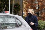 Amsterdam 18 maart 2021
Caroline Tensen koopt bloemen in Amsterdam zuid