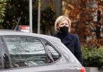 Amsterdam 18 maart 2021
Caroline Tensen koopt bloemen in Amsterdam zuid