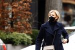 Amsterdam 18 maart 2021
Caroline Tensen koopt bloemen in Amsterdam zuid
