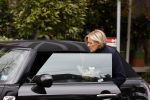 Amsterdam 18 maart 2021
Caroline Tensen koopt bloemen in Amsterdam zuid