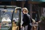 Amsterdam 31 maart 2021
Connie Witteman doet in haar biro boodschappen in Amsterdam zuid