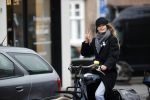 Amsterdam 18 maart 2021
Doutzen Kroes fietsend door Amsterdam zuid