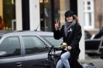 Amsterdam 18 maart 2021
Doutzen Kroes fietsend door Amsterdam zuid