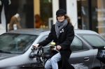 Amsterdam 18 maart 2021
Doutzen Kroes fietsend door Amsterdam zuid