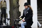 Amsterdam 18 maart 2021
Doutzen Kroes fietsend door Amsterdam zuid