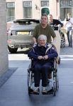 Noordwijk 31 maart 2021
Maxim Meiland haar vader Martien Moeder Erica oma partner Leroy en Sander v Betten ( vriend Erica) helpen mee met de verhuizing naar hun nieuwe huis