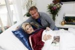 Amsterdam 13 maart 2021
Hanny Veerkamp is thuis vanuit het ziekenhuis nadat ze ongeluk in haar woonark heeft gehad. Hanny met haar man Ton Veerkamp