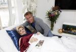 Amsterdam 13 maart 2021
Hanny Veerkamp is thuis vanuit het ziekenhuis nadat ze ongeluk in haar woonark heeft gehad. Hanny met haar man Ton Veerkamp