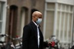 Amsterdam 16 maart 2021
Humberto Tan haalt koffietje in Amsterdam zuid